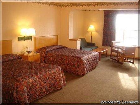 Bays Inn And Suites Бейтаун Номер фото