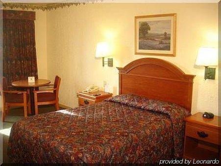 Bays Inn And Suites Бейтаун Номер фото