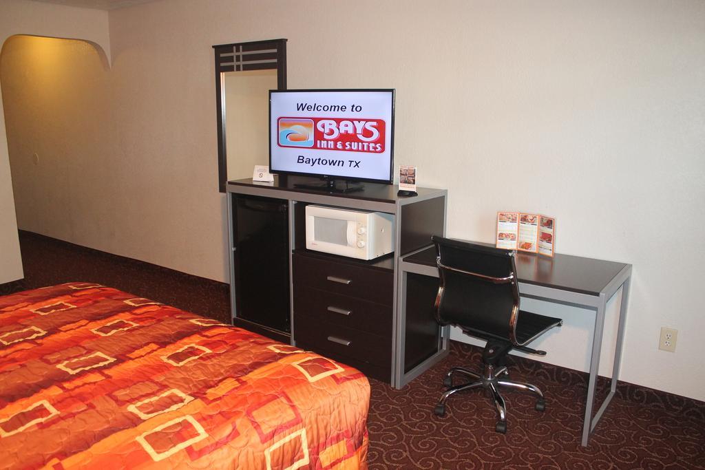 Bays Inn And Suites Бейтаун Экстерьер фото