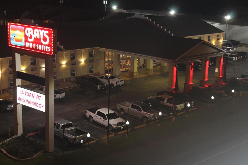 Bays Inn And Suites Бейтаун Экстерьер фото